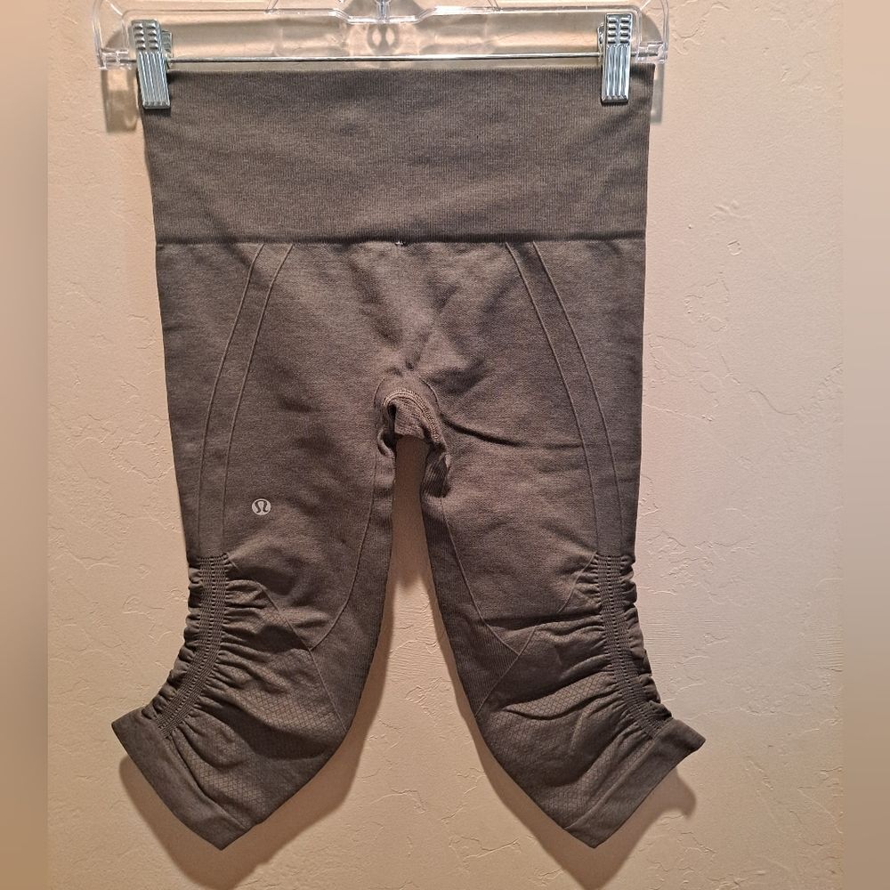 Lululemon In The Flow Cropped Leggings Size 4
